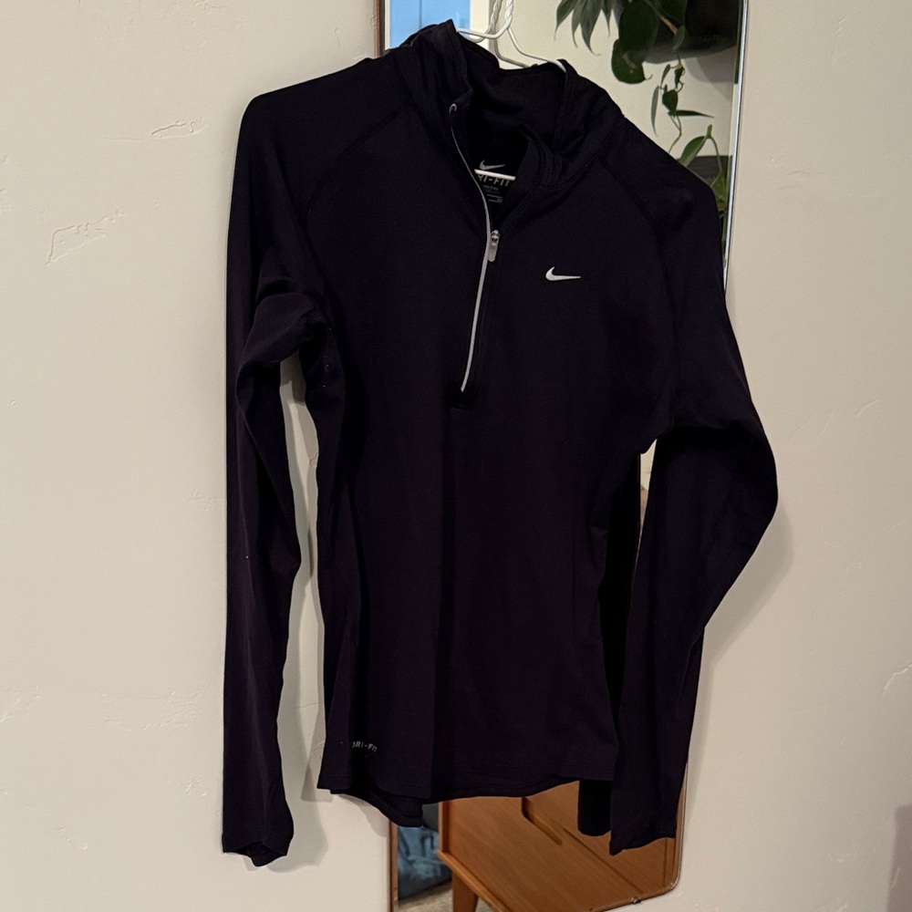 Nike Women's dry fit Black Long Sleeve Performance Tee